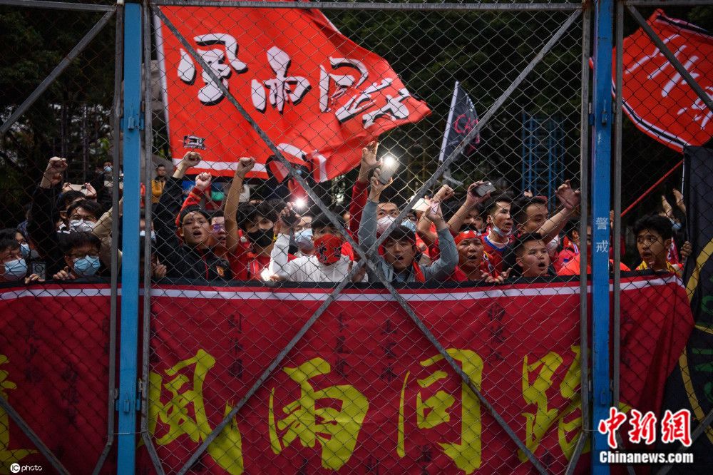 半场战罢，多特暂1-1奥格斯堡。